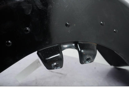 Snett uppifrån på Framskärm från en H-D Touring Street Glide FLHX -2009 motorcykel.