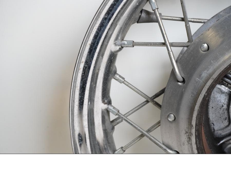 Extrabild6 på Fälg från en Suzuki LS 650 -1996 motorcykel.