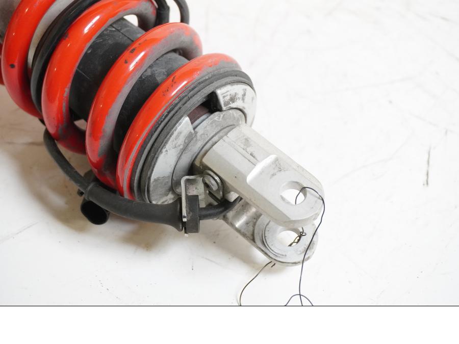 Vänster sida på Stötdämpare från en BMW S 1000 RR -2015 motorcykel.