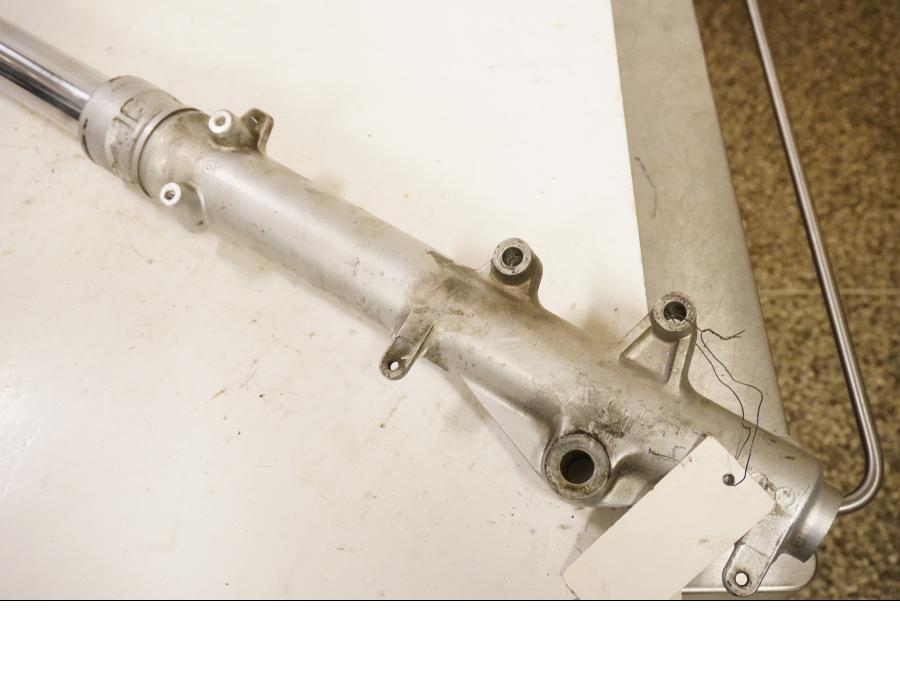 Vänster sida på Gaffelben från en Yamaha XTZ 750 -1989 motorcykel.