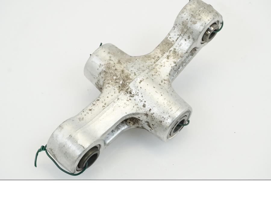 Vänster sida på Stötdämparlänkage från en Suzuki GSX 600 F -2000 motorcykel.