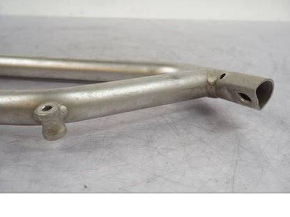 Snett nerifrån på Motorskyddsbåge från en BMW R 1250 GSA -2024 motorcykel.