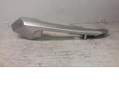 Framsidan på Passagerarhandtag från en Honda ADV 750 -2017 motorcykel.