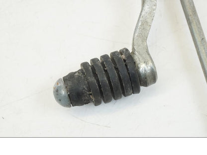 Snett nerifrån på Växelpedal från en Yamaha XT 1200 A -2010 motorcykel.