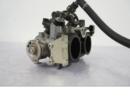 Snett nerifrån på Spjällhus från en Honda CRF 1000 Africa Twin -2016 motorcykel.