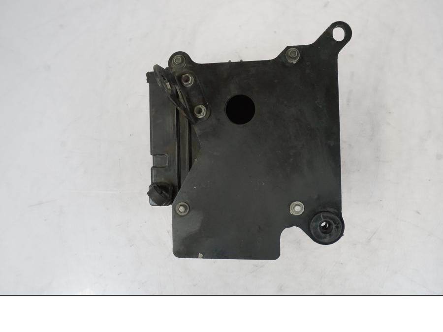 Extrabild1 på Batterihållare från en KTM 990 Super Duke -2006 motorcykel.