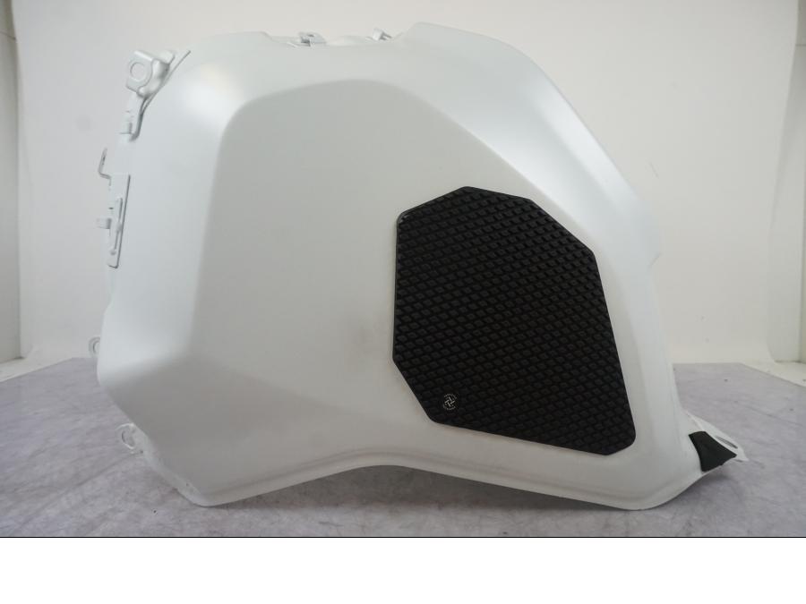 Extrabild2 på Bensintank från en Ducati Desert X -2023 motorcykel.