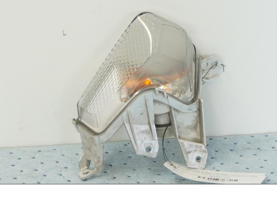 Baksidan på Blinkers från en Yamaha X-Max 250 -2016 scooter.