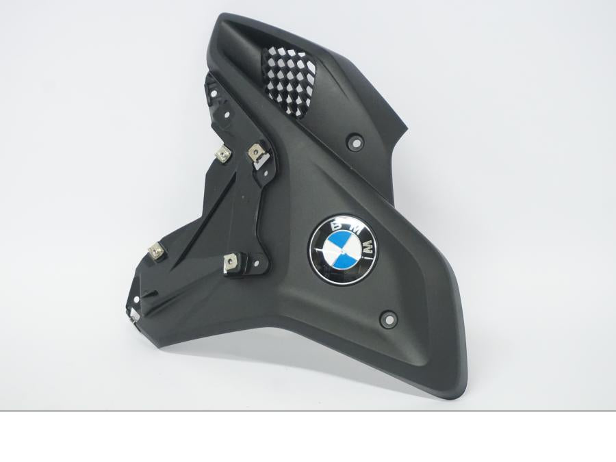 Baksidan på Sidkåpa från en BMW R 1250 GS -2022 motorcykel.