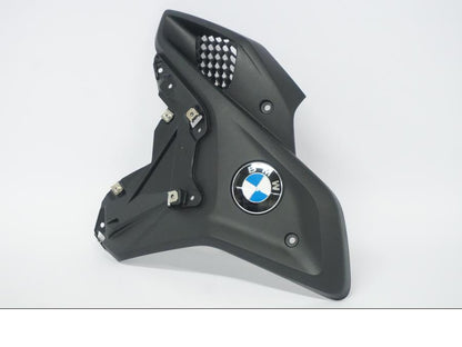 Baksidan på Sidkåpa från en BMW R 1250 GS -2022 motorcykel.