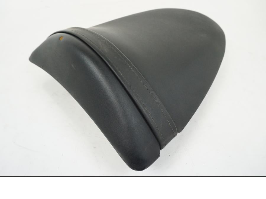 Vänster sida på Sadel från en Kawasaki Z 750 -2006 motorcykel.