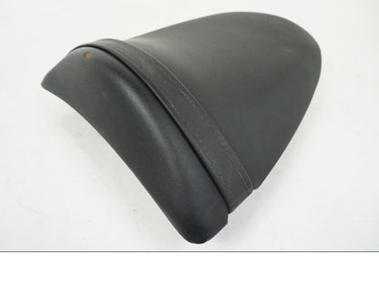 Vänster sida på Sadel från en Kawasaki Z 750 -2006 motorcykel.