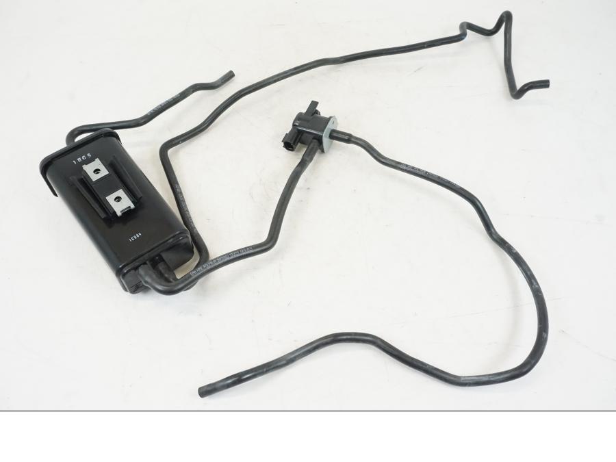 Framsidan på Bensintanksavluftare från en Triumph Speed Triple -2021 motorcykel.