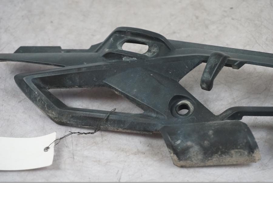 Snett nerifrån på Bakvinge från en Triumph Tiger Explorer -2016 motorcykel.