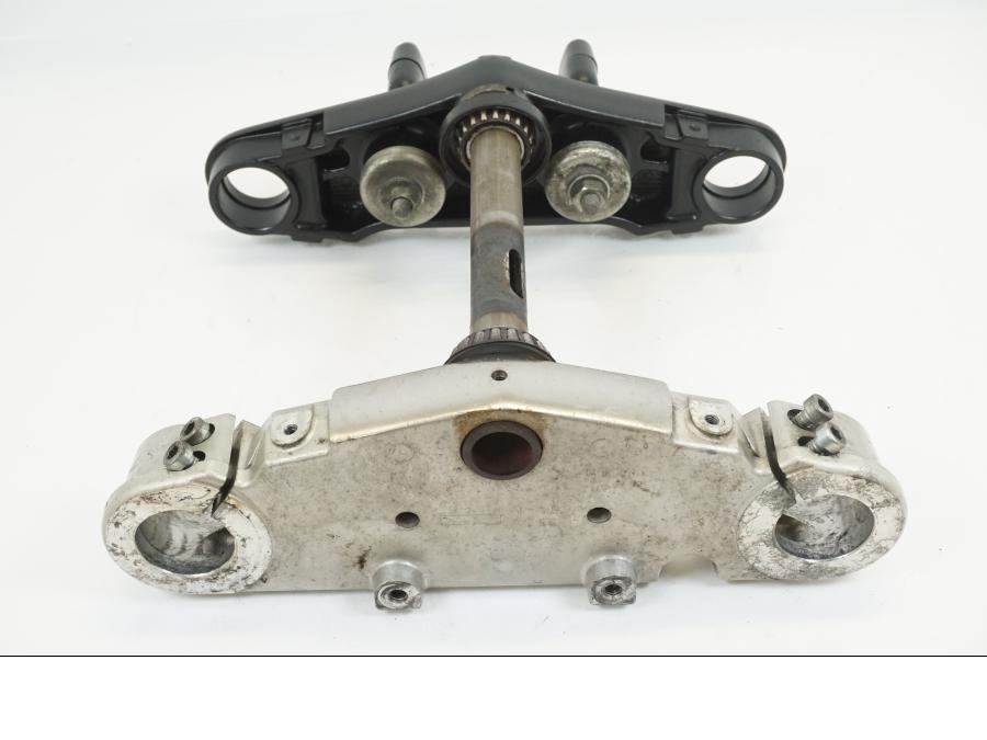 Vänster sida på Gaffelkrona från en Suzuki VL 1500 -1999 motorcykel.