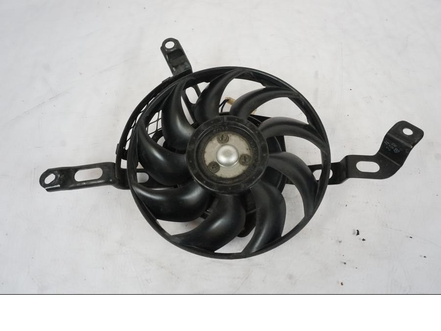 Framsidan på Vattenkylfläkt från en Suzuki GSX-R 1000 -2005 motorcykel.