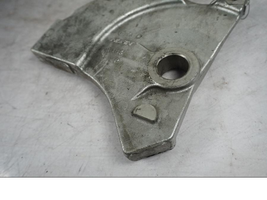 Baksidan på Bromsoksfäste från en Kawasaki Z 1000 -2008 motorcykel.