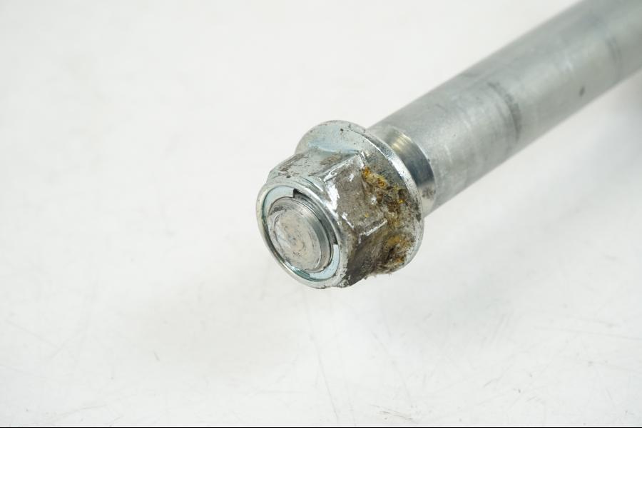 Snett uppifrån på Axel från en Suzuki VS 1400 -1999 motorcykel.