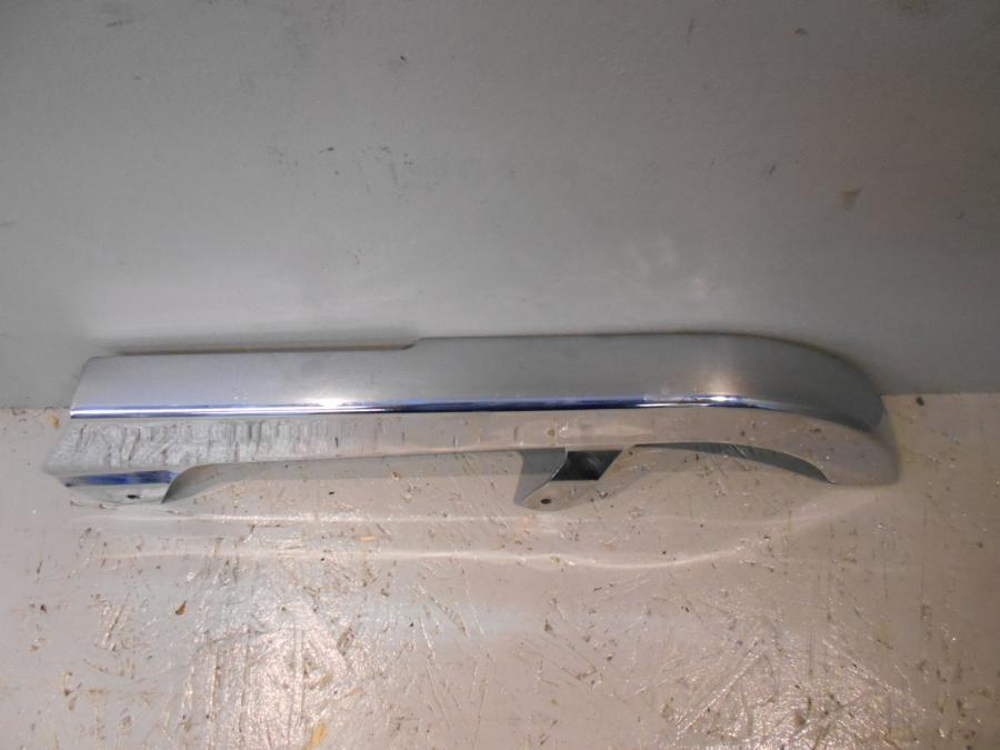 Baksidan på Kedjeskydd från en Suzuki VZ 800 -2000 motorcykel.