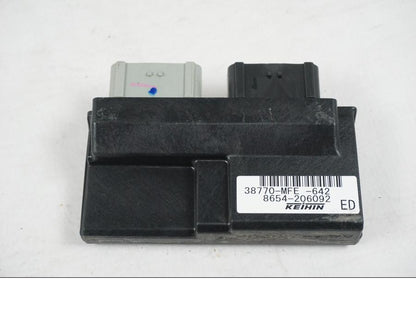 Vänster sida på <p>Låssats från Honda VT 750 C2 2008.</p>

<p>Tändningslås, antenn, styrlås, tanklock, hjälmlås, 2st nycklar och CDI.</p> motorcykel.