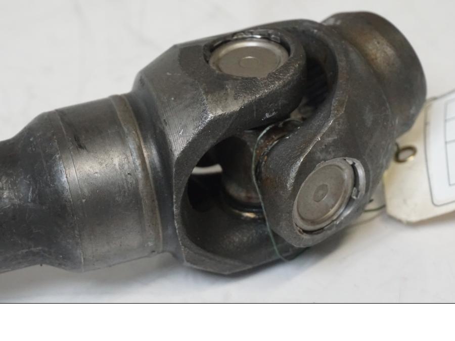 Baksidan på Kardanaxel från en BMW K 1200 R -2006 motorcykel.