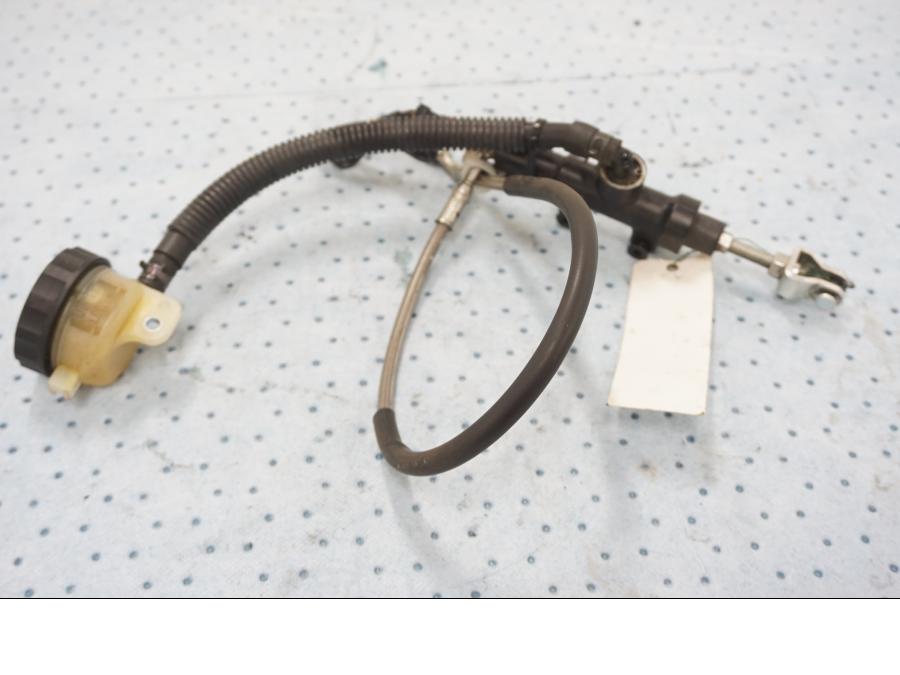 Framsidan på Bromshuvudcylinder från en Buell XB 12 -2009 motorcykel.