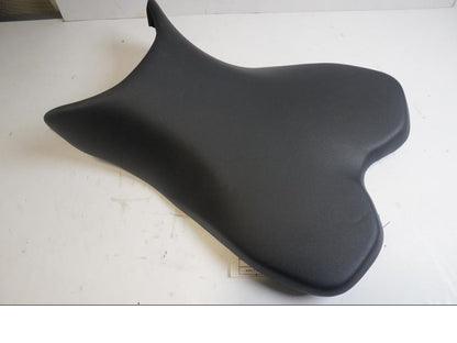 Baksidan på Sadel från en Yamaha YZF 1000 R1 -2010 motorcykel.