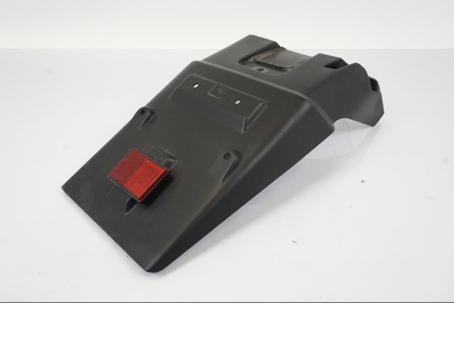 Framsidan på Skylthållare från en BMW R 1150 RS -2003 motorcykel.