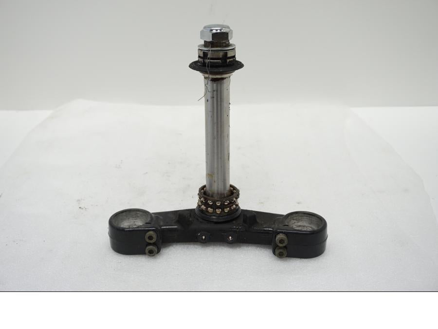 Framsidan på Gaffelkrona från en Yamaha TDM 900 -2002 motorcykel.