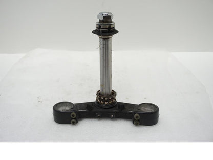 Framsidan på Gaffelkrona från en Yamaha TDM 900 -2002 motorcykel.