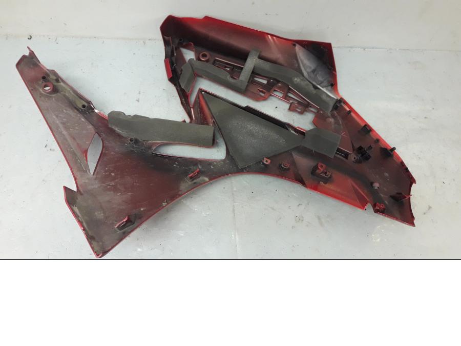 Baksidan på Sidkåpa från en Yamaha FJR 1300 -2005 motorcykel.