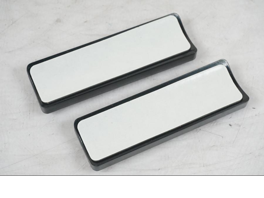 Vänster sida på Fotpinnefäste från en KTM 690 Enduro -2022 motorcykel.