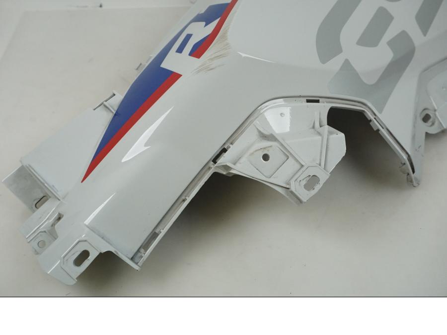 Vänster sida på Bensintankskåpa från en BMW R 1250 GS -2019 motorcykel.