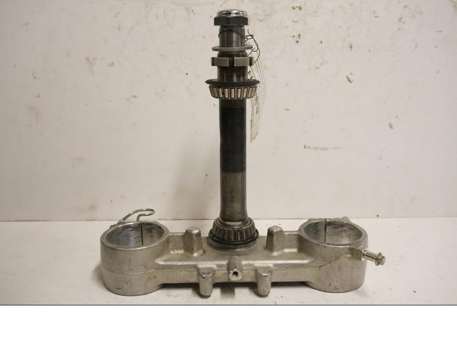 Framsidan på Gaffelkrona från en Suzuki DRZ 400 -2006 motorcykel.