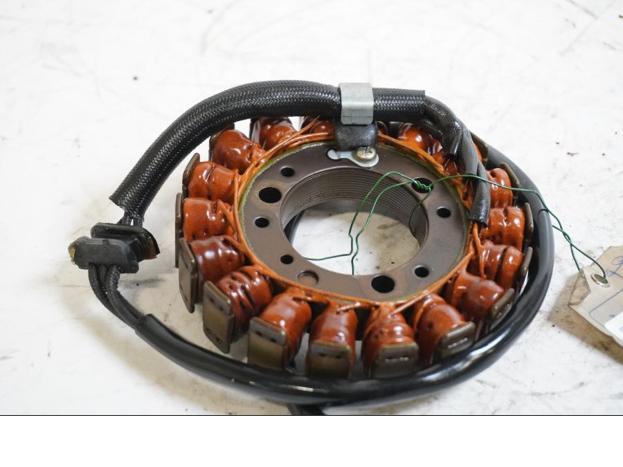 Framsidan på Generator från en Kawasaki ZX-6R -1995 motorcykel.