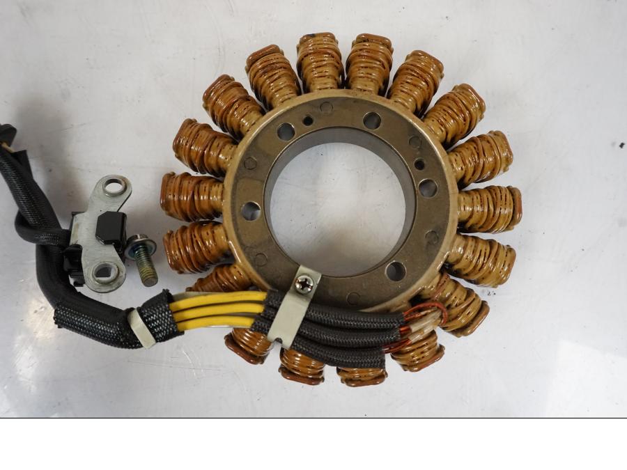 Baksidan på Generator från en Honda CRF 1000 Africa Twin -2016 motorcykel.