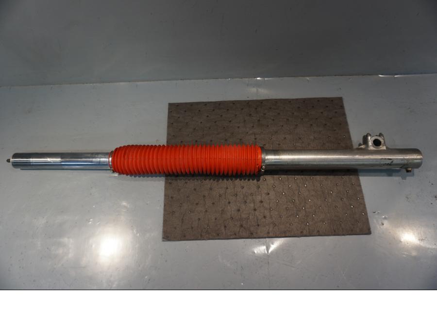 Framsidan på Gaffelben från en Honda XR 600 R -1990 motorcykel.