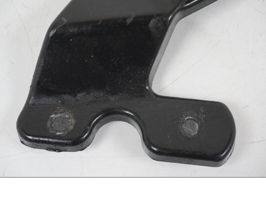 Höger sida på Fotpinnehälskydd från en Aprilia RS 125 -2008 motorcykel.