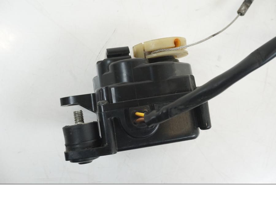 Vänster sida på Avgasspjällmotor från en Ducati Hyperstrada -2013 motorcykel.