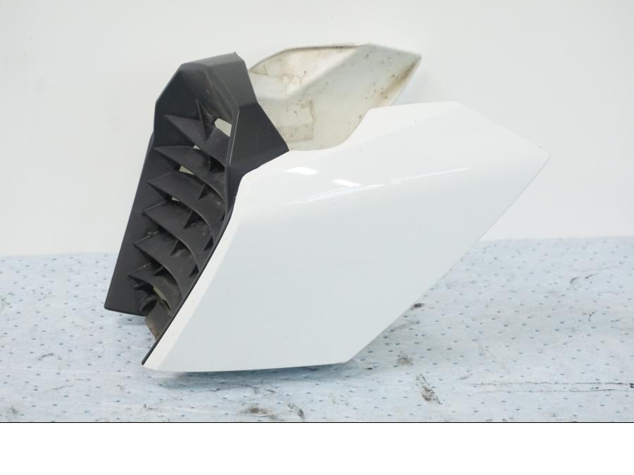 Baksidan på Magkåpa från en KTM 690 Duke -2008 motorcykel.