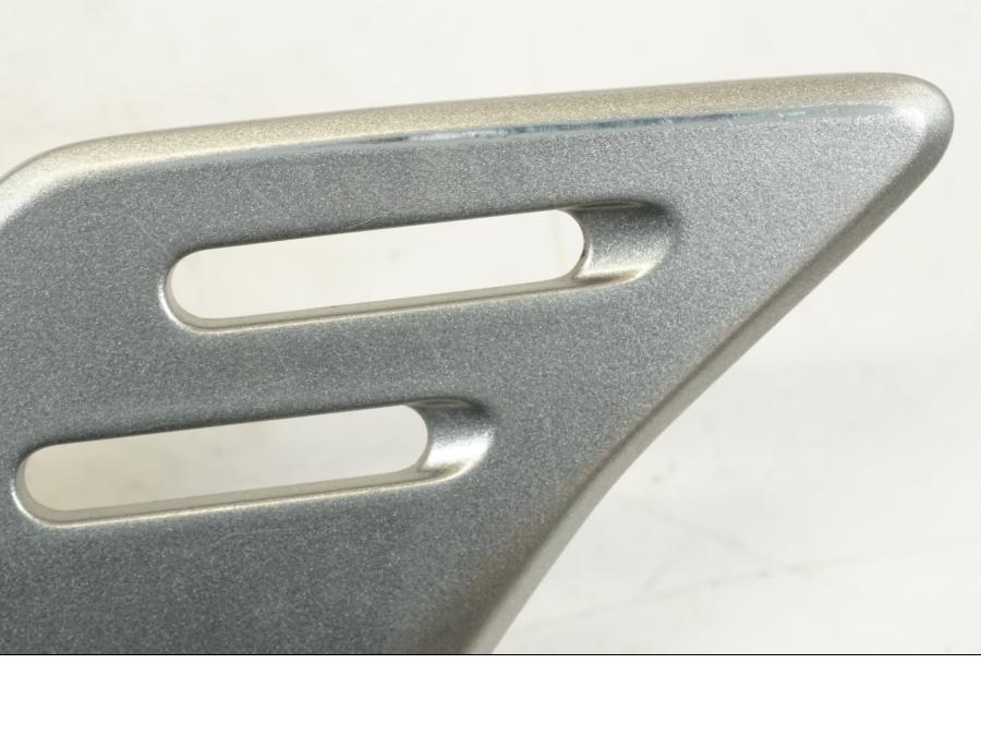 Baksidan på Fotpinnefäste från en Yamaha MT-09 -2021 motorcykel.
