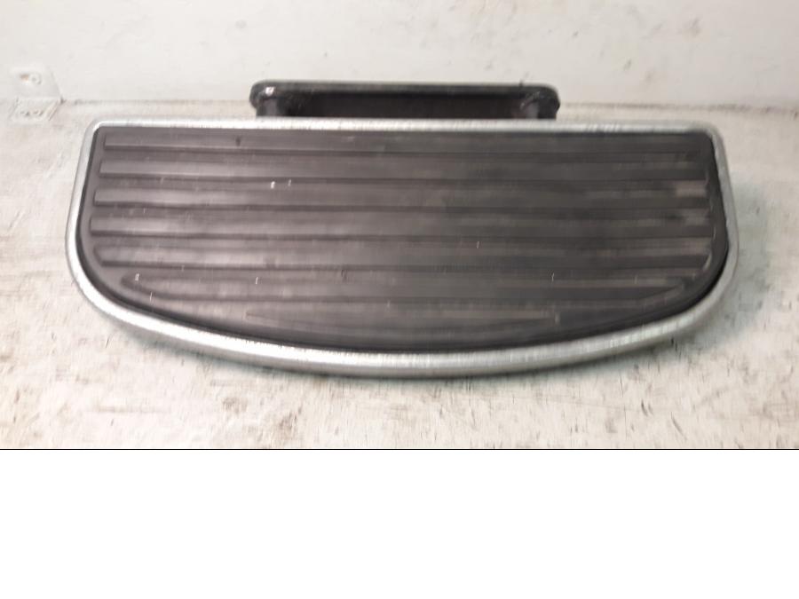 Framsidan på Fotplatta från en Kawasaki VN 1500 -1997 motorcykel.