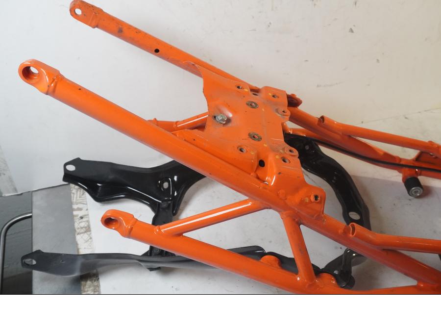 Snett uppifrån på Bakram från en KTM 125 Duke -2017 motorcykel.