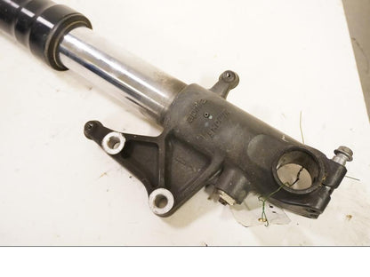 Vänster sida på Gaffelben från en Aprilia RSV 1000 -2002 motorcykel.