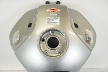 Baksidan på Bensintank från en Honda NT 700 -2008 motorcykel.