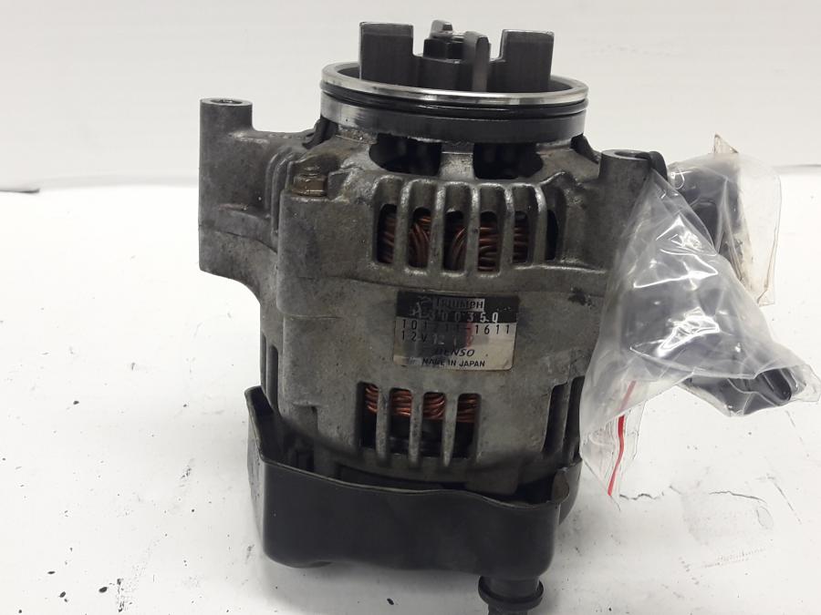 Baksidan på Generator från en Triumph Tiger -1999 motorcykel.