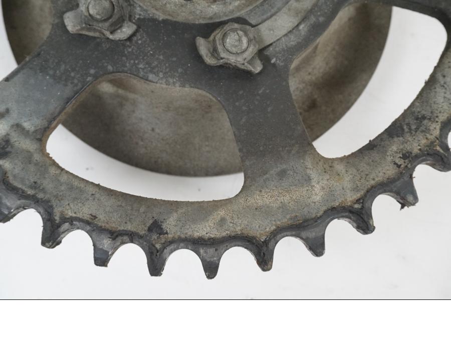 Snett uppifrån på Drevfäste från en Suzuki GS 1000 -1978 motorcykel.