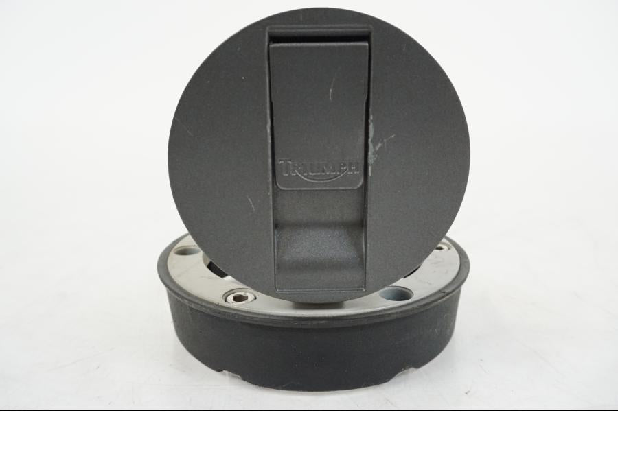 Höger sida på Tanklock från en Triumph Speed Triple -2008 motorcykel.