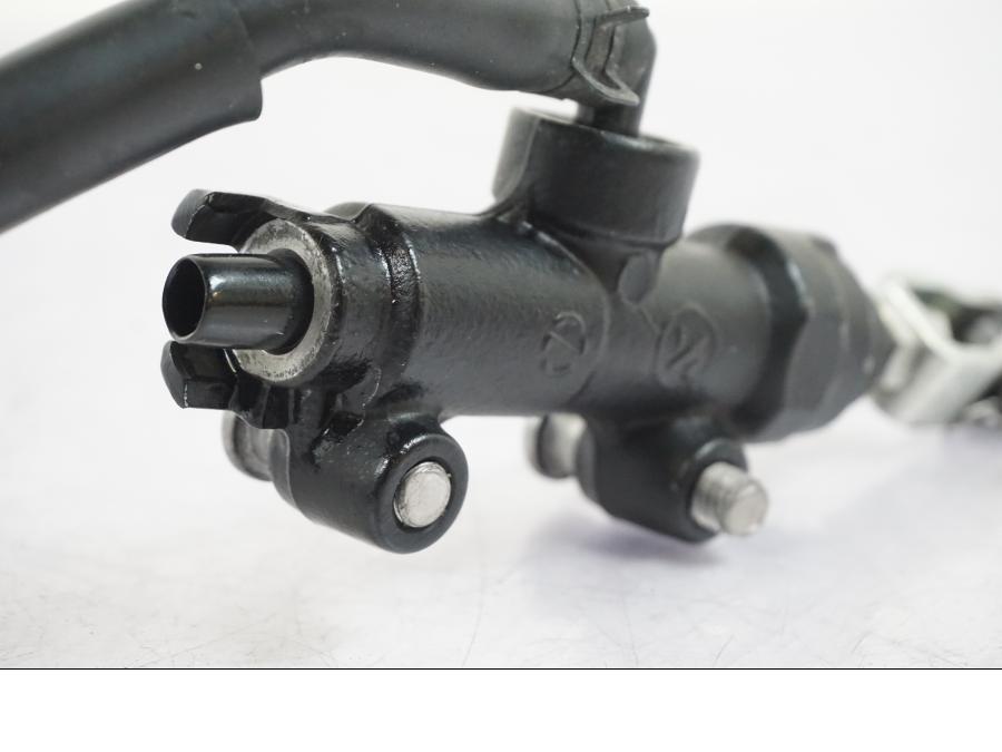 Snett uppifrån på Bromshuvudcylinder från en Kawasaki ZX-6R -2011 motorcykel.