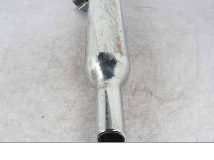 Baksidan på Ljuddämpare från en Triumph Bonneville -2012 motorcykel.